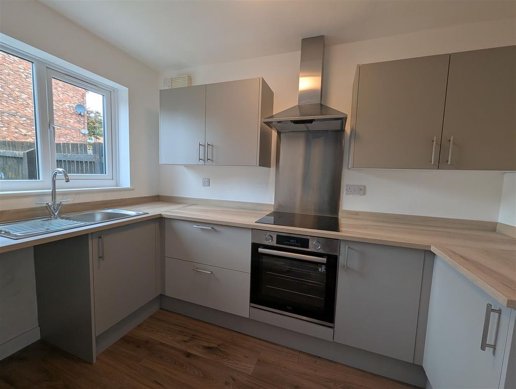 Property photo 3 of 13 Kitchen