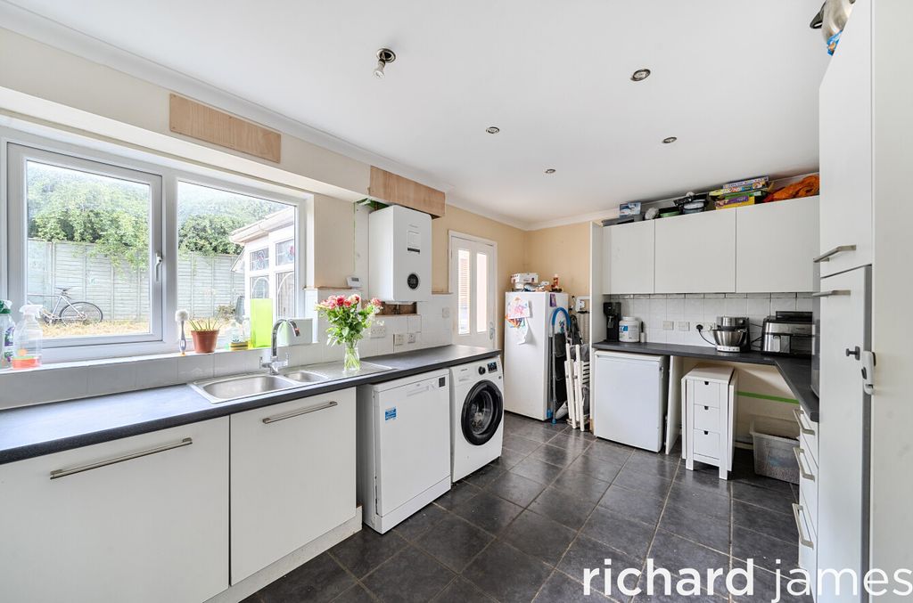 Property photo 3 of 12 E025Ec4B19864B788F0399B2E08d69d1