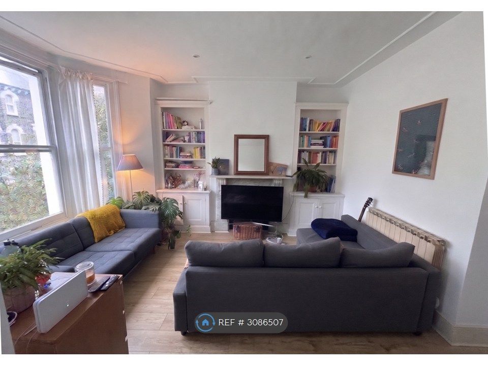 Property photo 1 of 5 Living Room