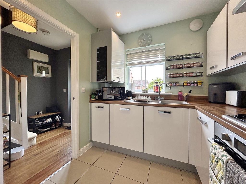 Property photo 3 of 13 Kitchen