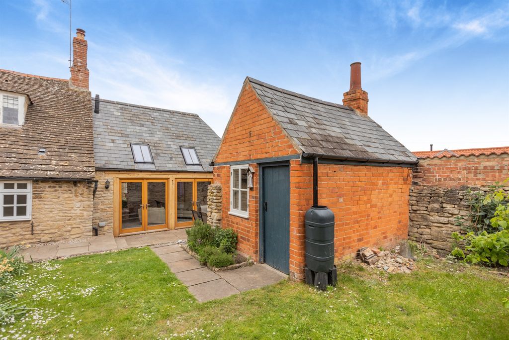 Property photo 3 of 17