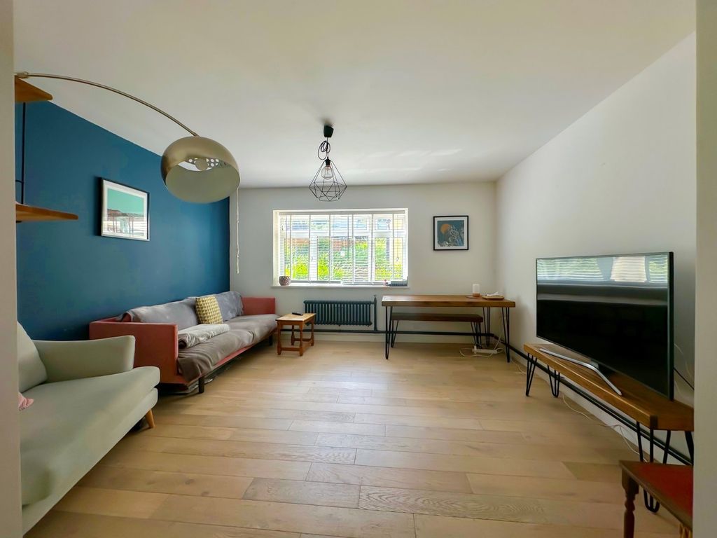 Property photo 2 of 18 Picture No. 01