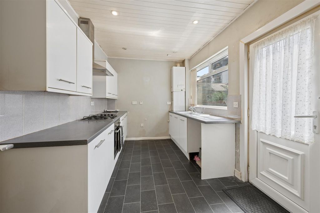 Property photo 3 of 20 Woodville Street - Kitchen