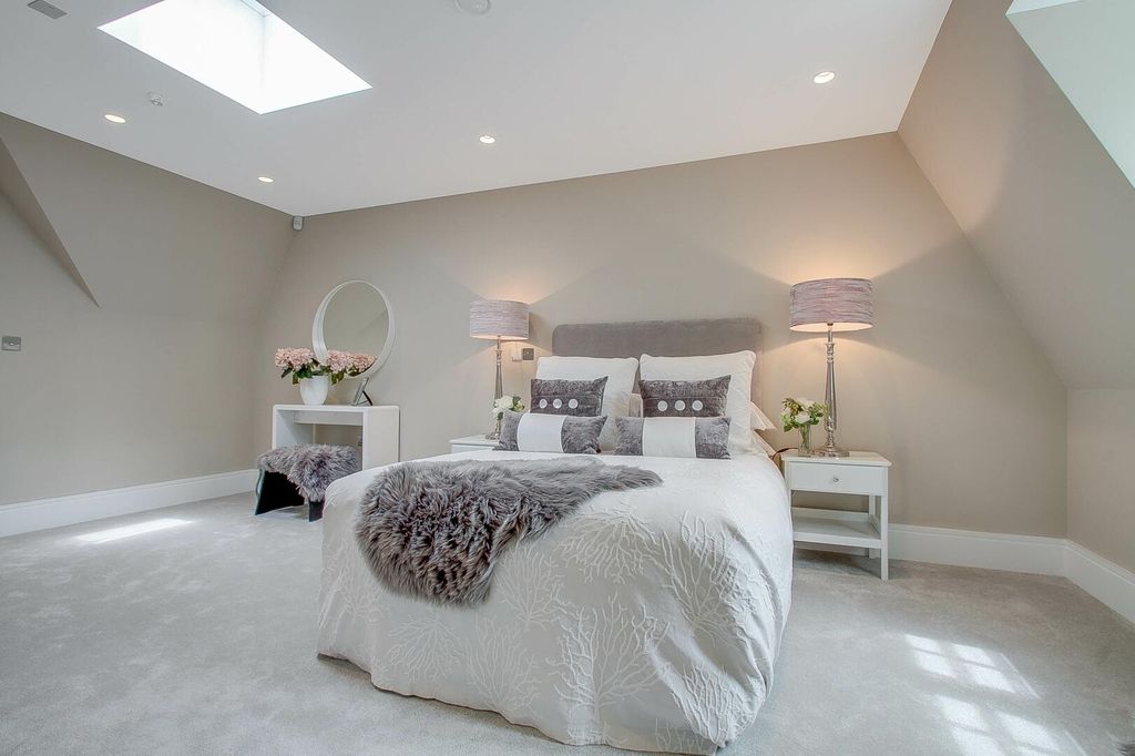 Property photo 2 of 20 Bedroom