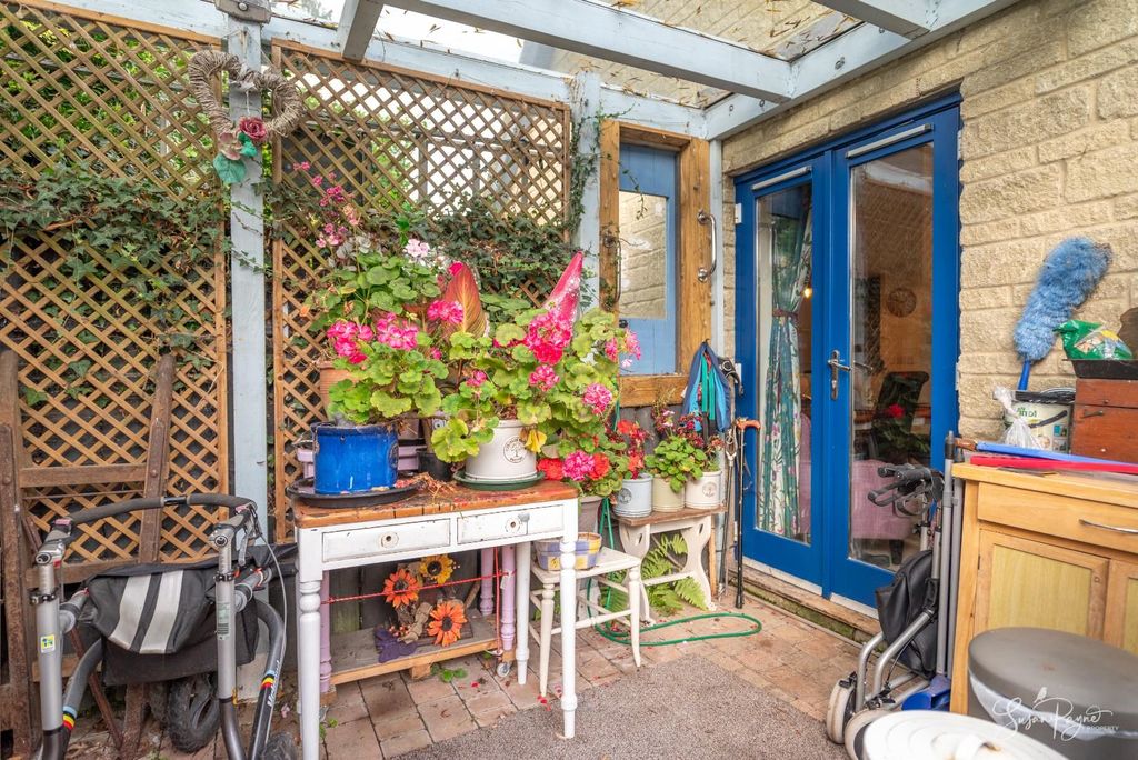 Property photo 2 of 22 Garden