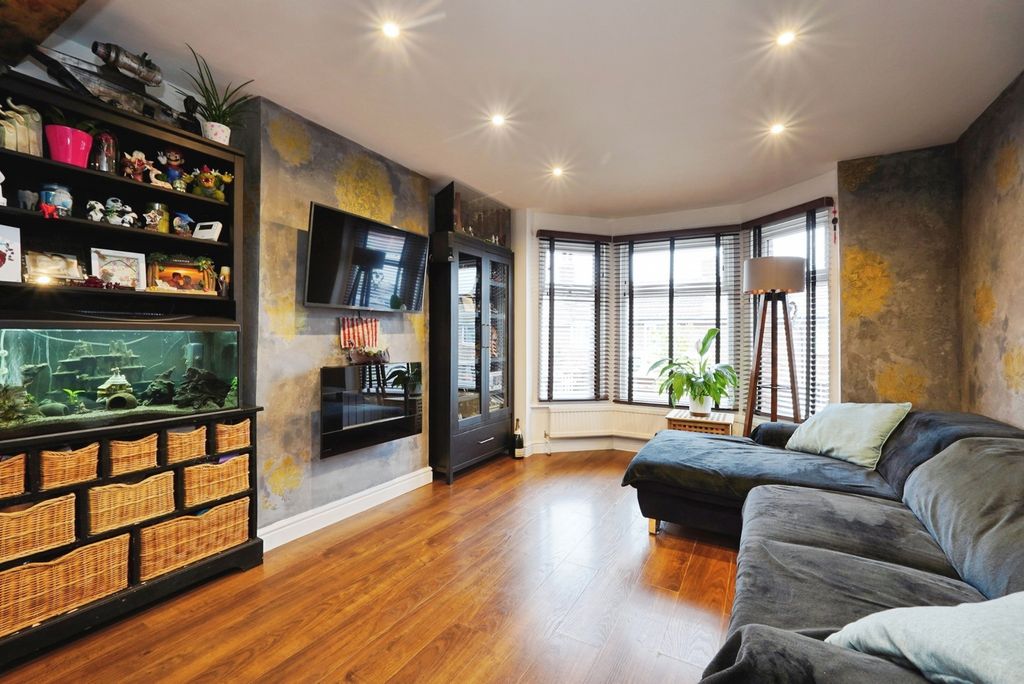 Property photo 2 of 18 Pbox-Img.Jpg