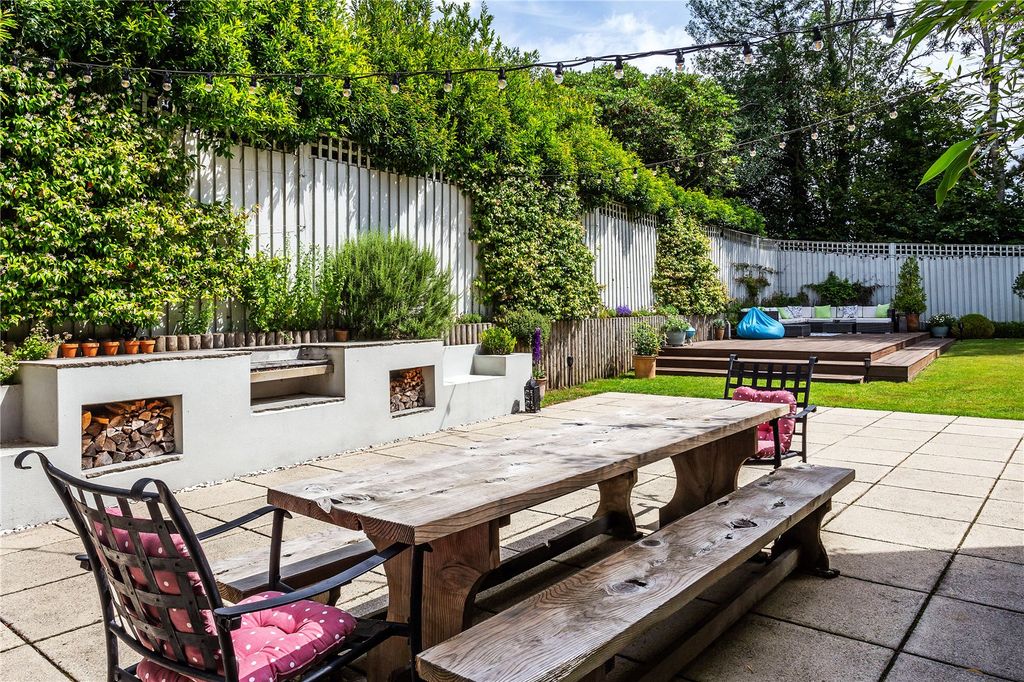 Property photo 3 of 28 Terrace &amp; Bbq