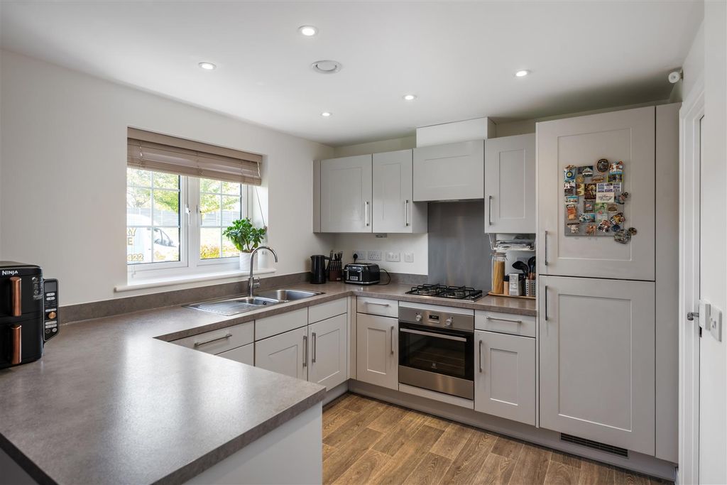 Property photo 3 of 15 19 Emerald Road Internals10.Jpg