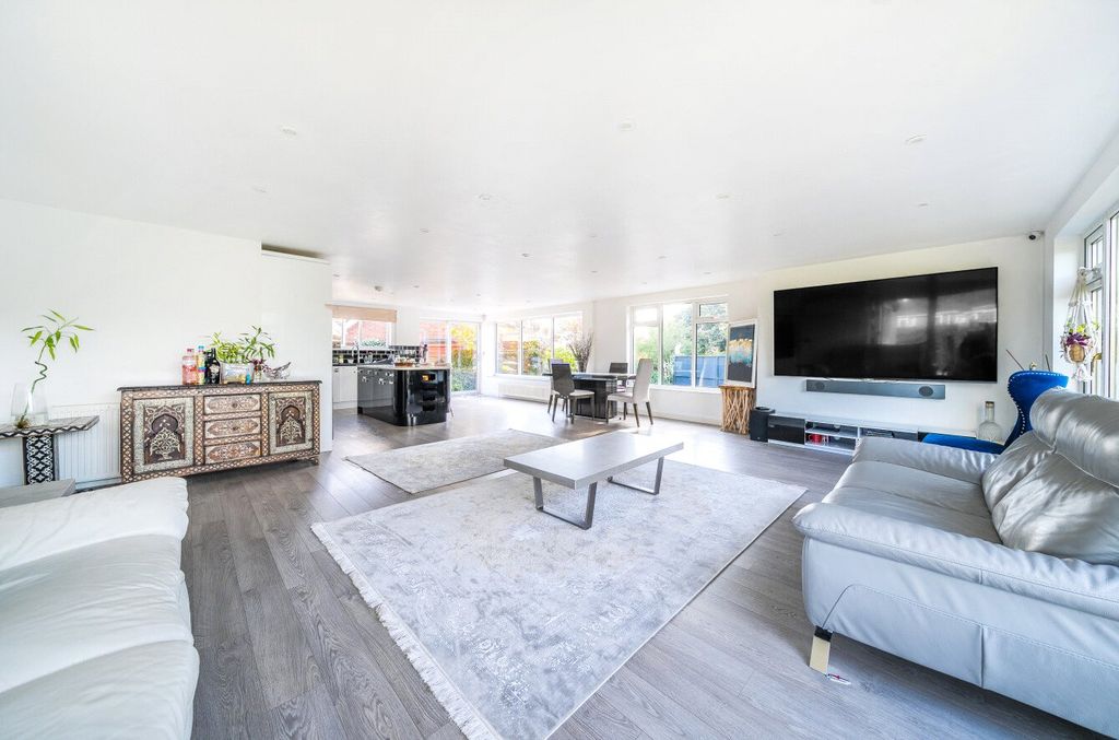 Property photo 3 of 11 Open Plan Living