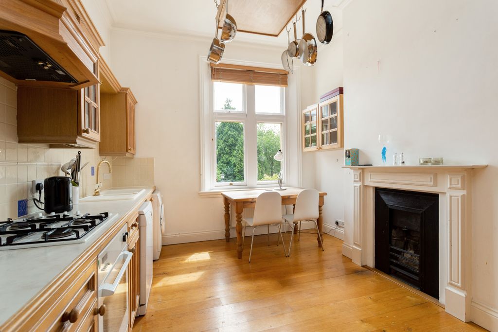 Property photo 3 of 16 Kitchen 2