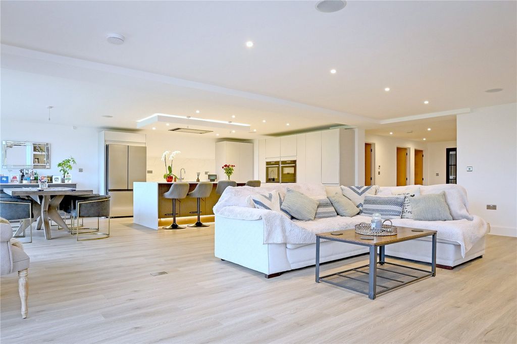 Property photo 2 of 17 Picture No. 01