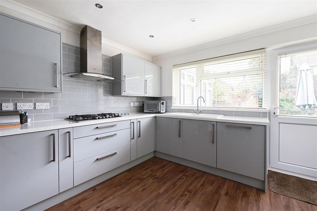 Property photo 3 of 12 Kitchen/Breakfast Room