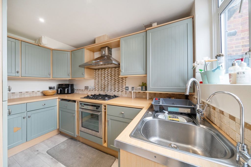 Property photo 3 of 20 1405171-7-697Cb9d...