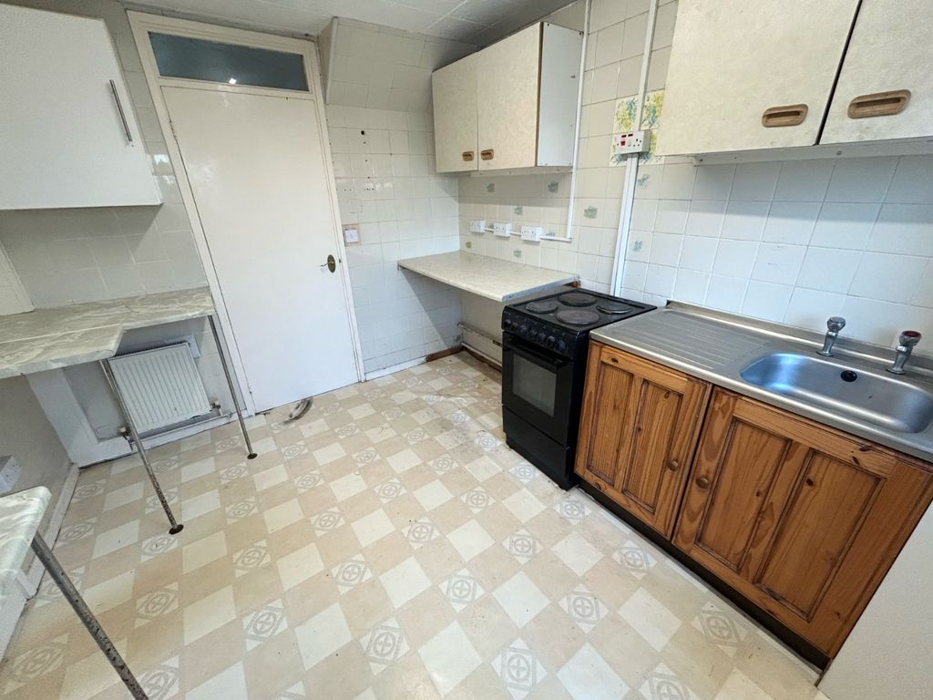 Property photo 3 of 20 Kitchen