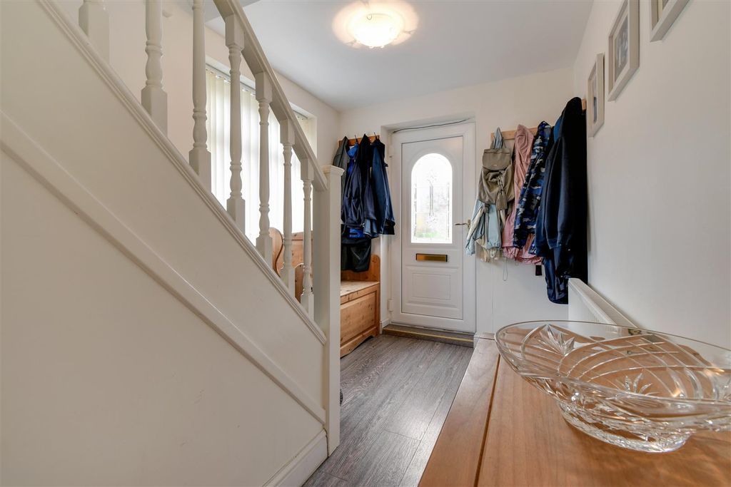 Property photo 3 of 21 Entrance Hallway