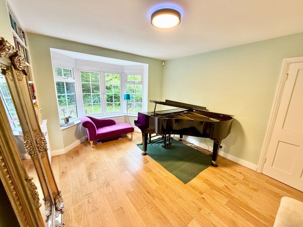 Property photo 3 of 25