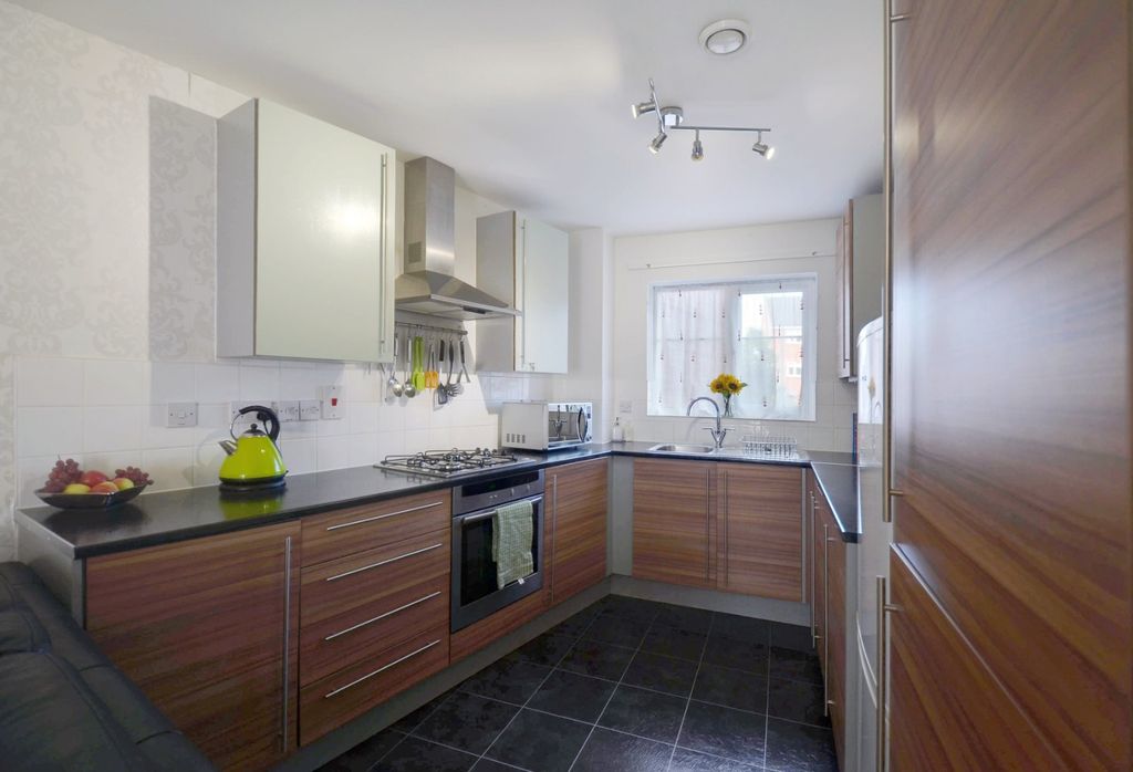 Property photo 2 of 11 Kitchen