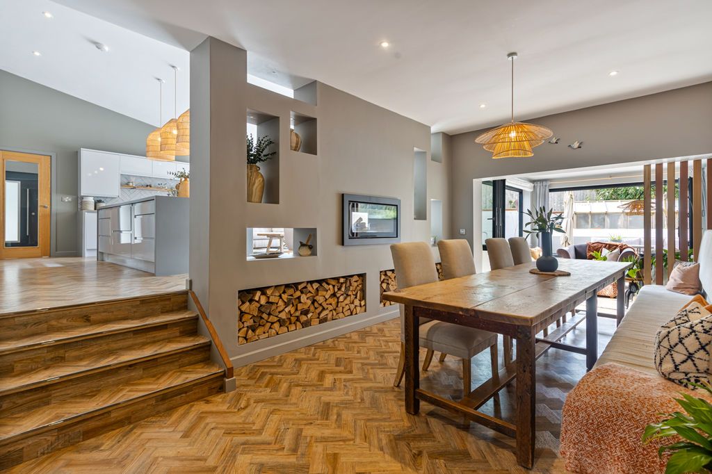 Property photo 3 of 32 Photo 14