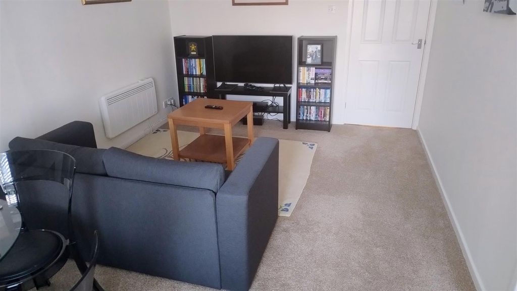 Property photo 3 of 11 Living Room