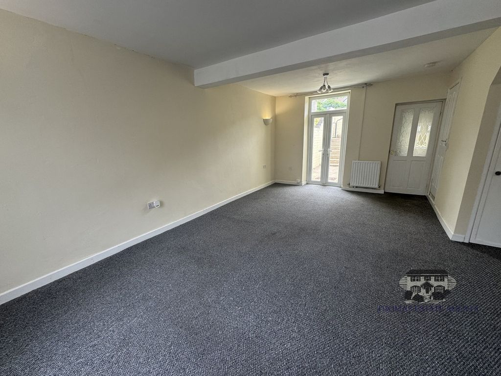 Property photo 3 of 11 Lounge