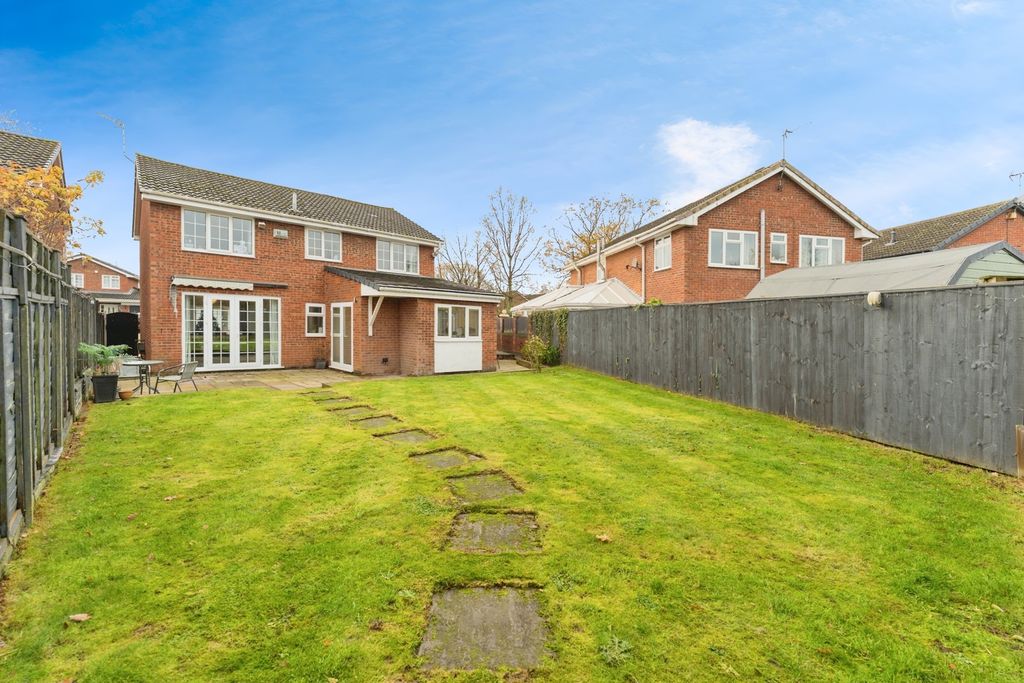 Property photo 2 of 24 Garden