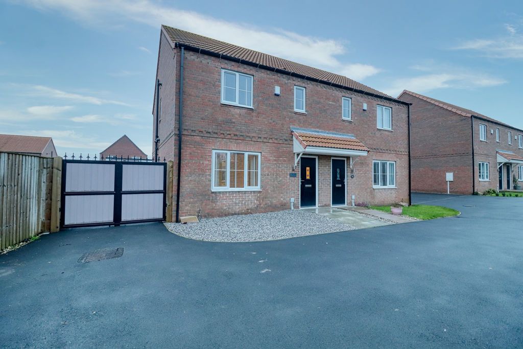 Property photo 1 of 17 Frontal