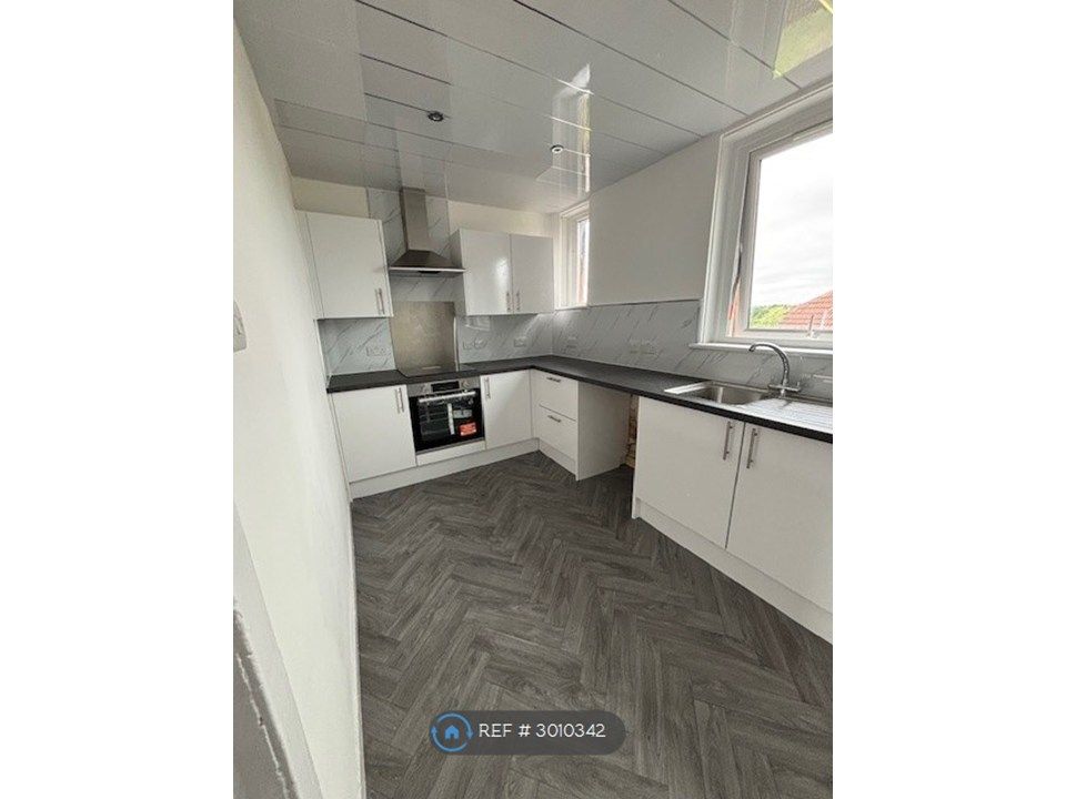Property photo 1 of 10 Kitchen