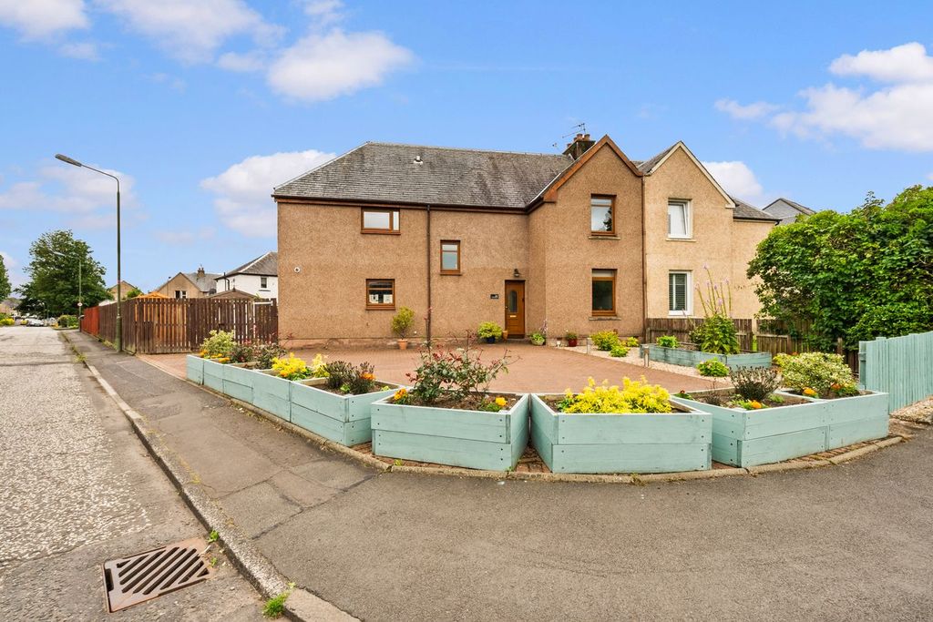 Property photo 1 of 32
