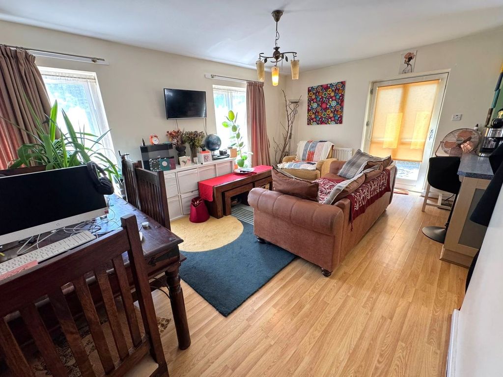 Property photo 3 of 13
