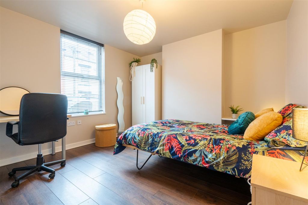 Property photo 3 of 10 Bedroom 1.Jpg