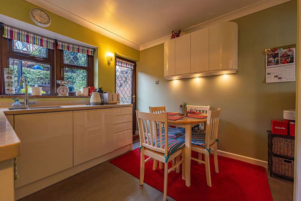 Property photo 3 of 33