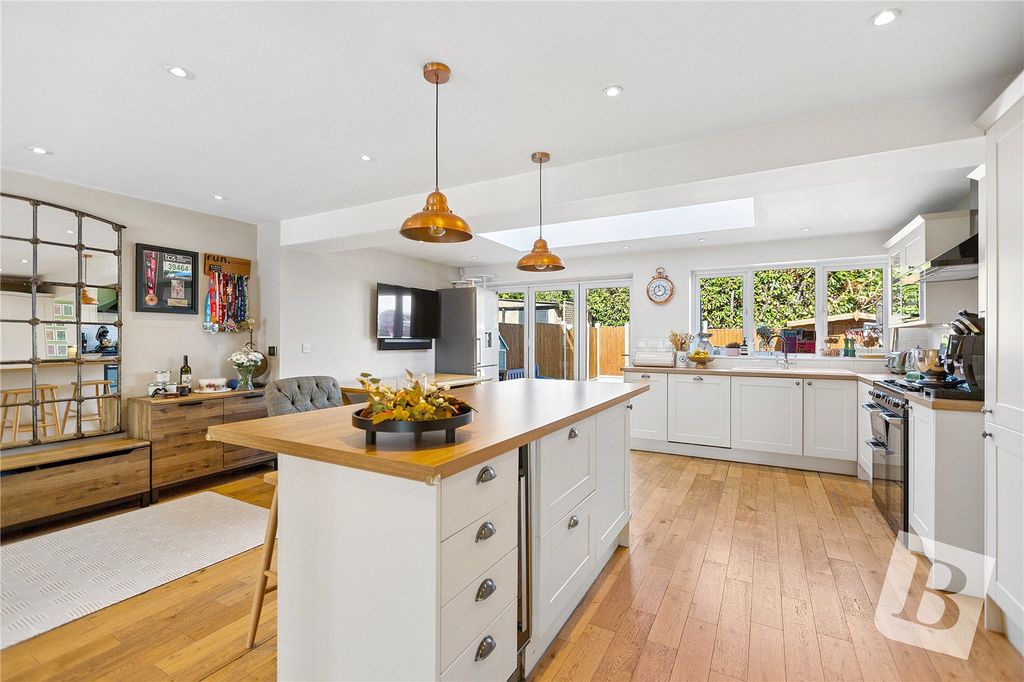 Property photo 2 of 18 Kitchen / Diner
