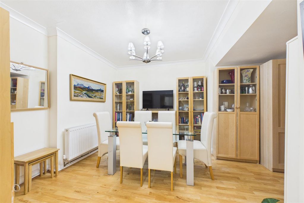 Property photo 3 of 31 Dining Area
