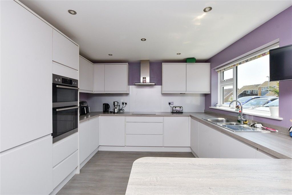 Property photo 1 of 10 Kitchen