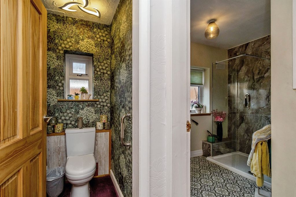 Property photo 2 of 20
