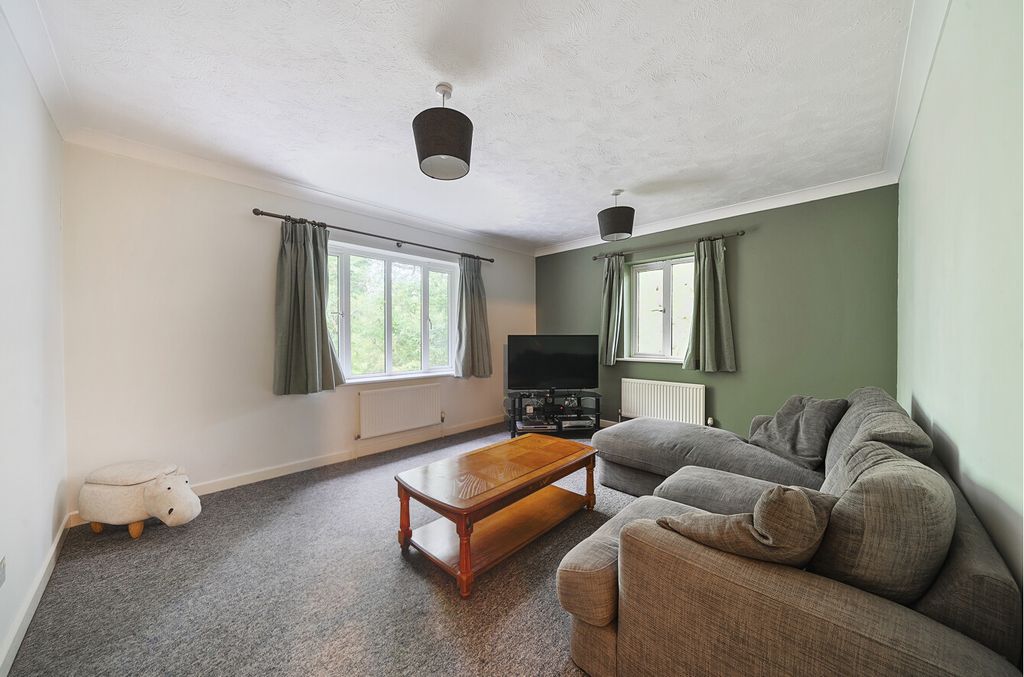 Property photo 2 of 8 1305295-9-683F11d...