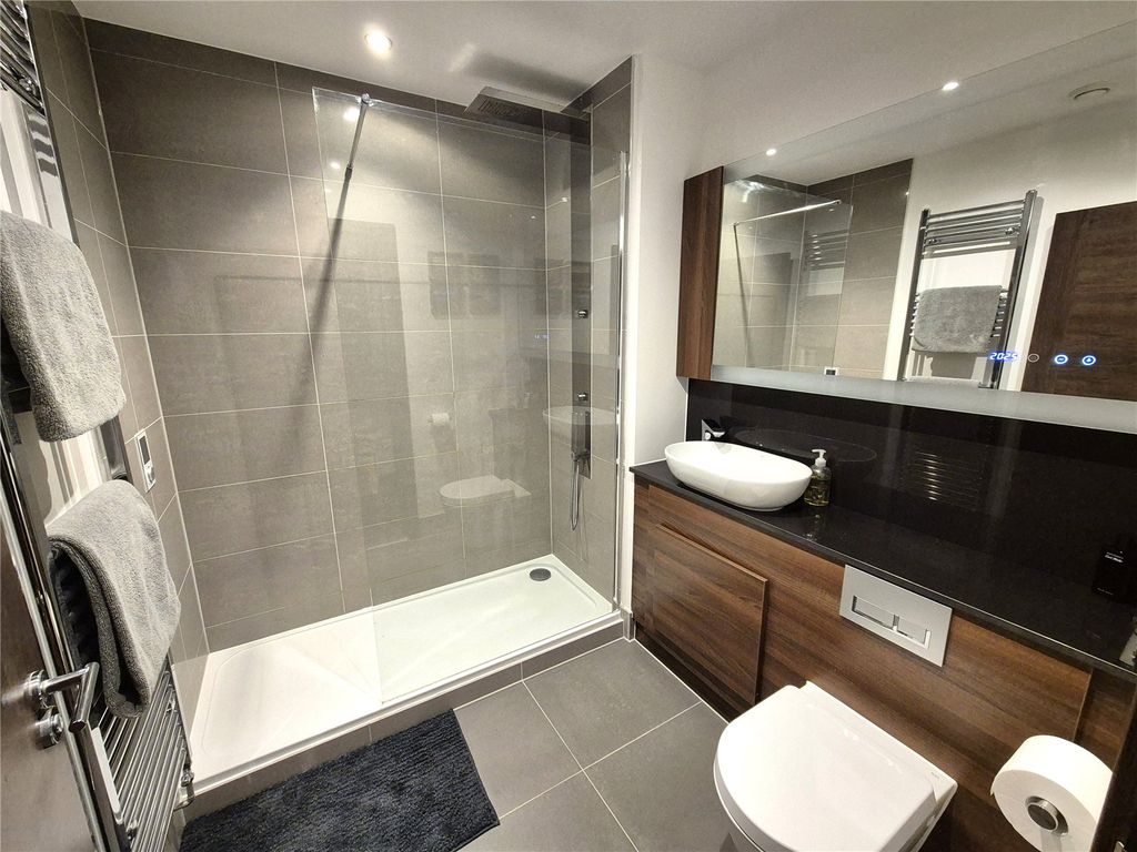 Additional image 7 of 2 bed flat for sale52 Queens Road, East Grinstead, West Sussex RH19