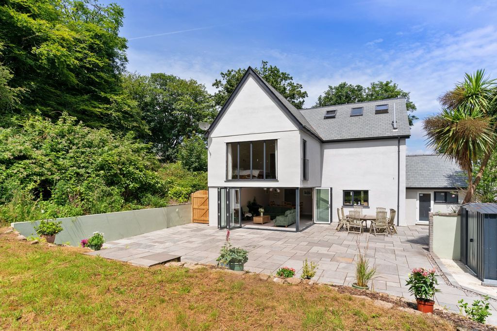 Property photo 2 of 32