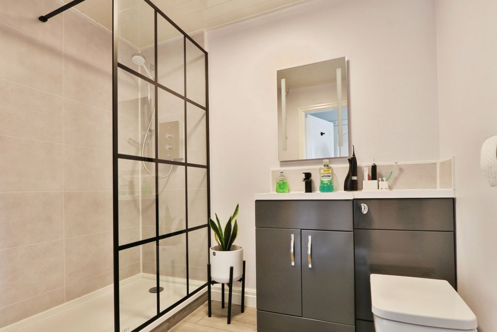 Property photo 2 of 11 4178123