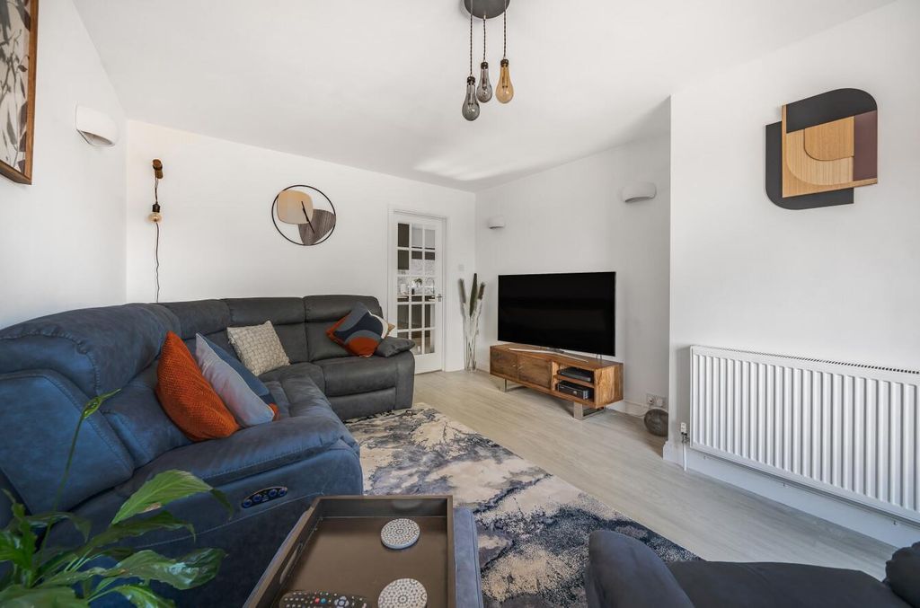 Property photo 3 of 25 Seddons Tiverton