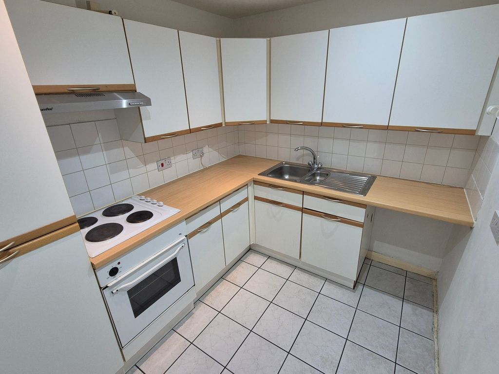 Property photo 3 of 7 Kitchen