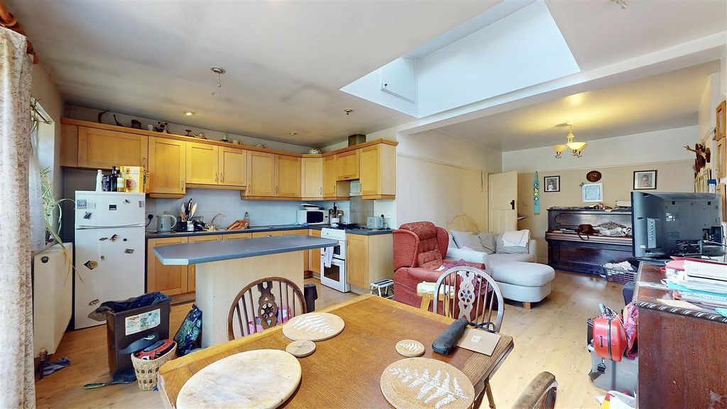 Property photo 2 of 13 P5.Jpg