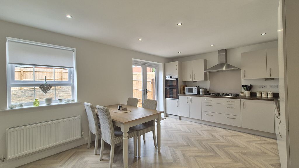 Property photo 3 of 31