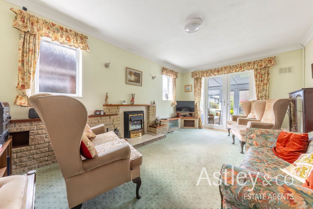 Property photo 3 of 15 Lounge