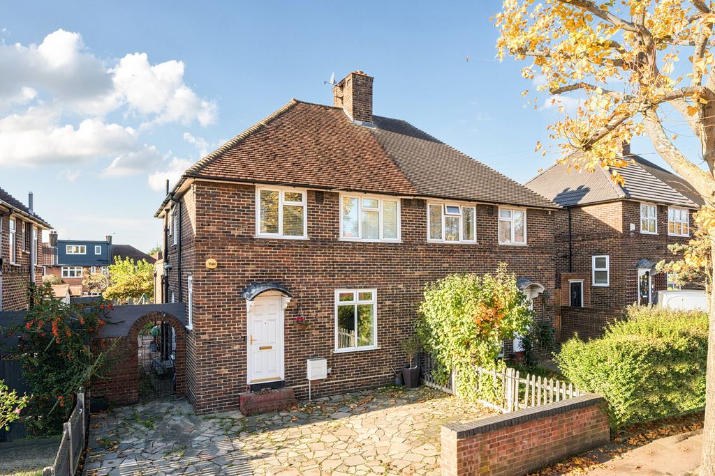 Property photo 1 of 19 External