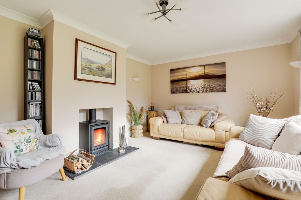 Property photo 2 of 27