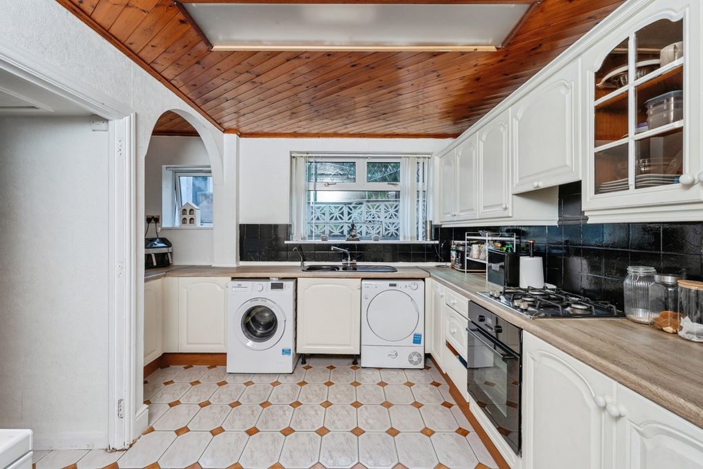 Property photo 3 of 17 Photo