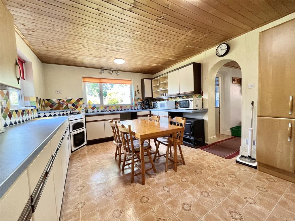 Property photo 2 of 32