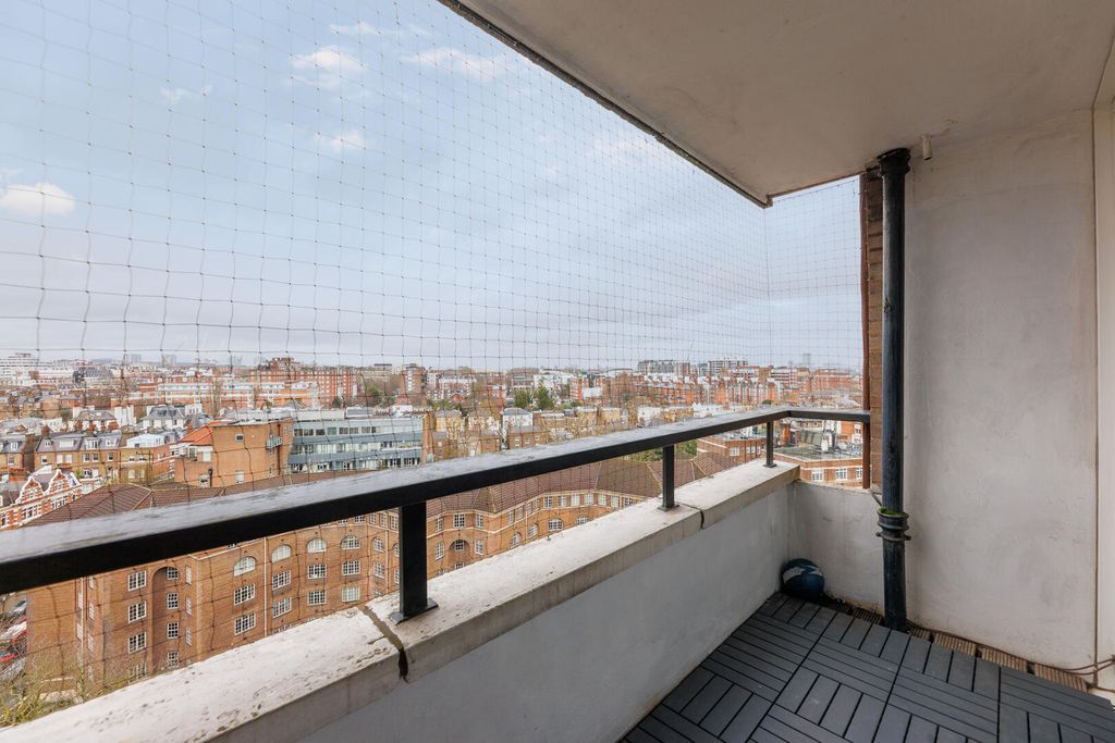 Property photo 3 of 9 Balcony