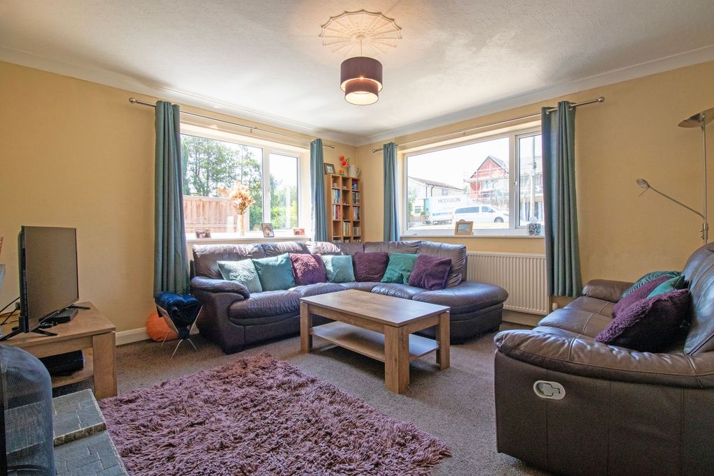 Property photo 2 of 31